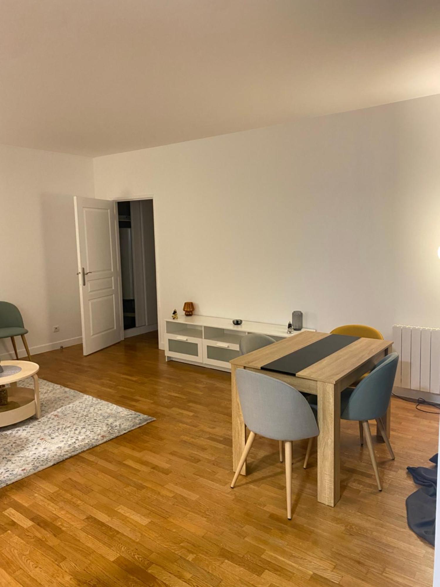 2 Pieces Pres Du Canal St-martin Appartement